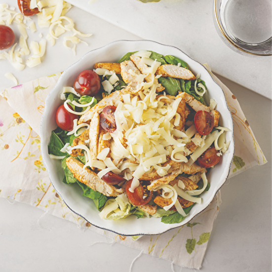 Kajun Baharatlı Tavuk Salatası