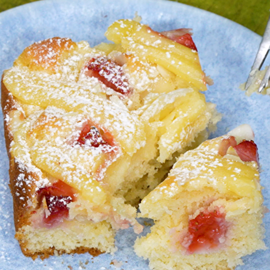 Pudingli Çilekli Kek