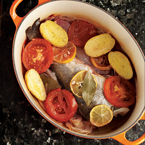 Döküm Tencerede Levrek Buğulama