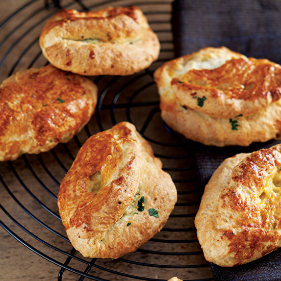 Peynirli Pastane Poğaçası