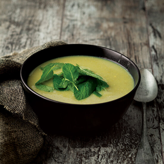 Tavuk Suyuna Bezelye Çorbası