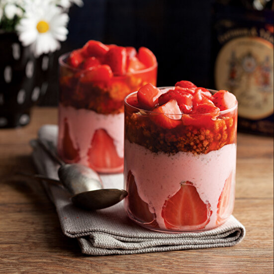 Çilekli Yoğurtlu Kuplar