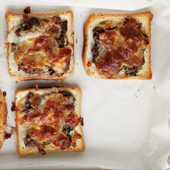 Kavurmalı Ekmek Üstleri