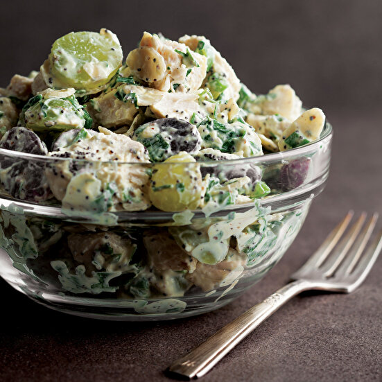 Tavuklu Üzümlü Salata