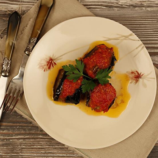 Domates Soslu Köfteli Patlıcan Sarma