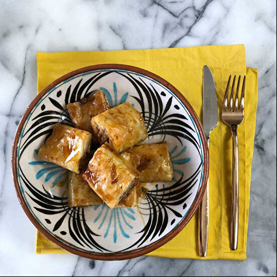 Ballı Pekmezli Elma Baklavası