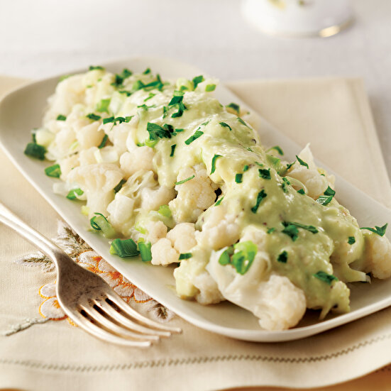 Avokado Soslu Karnabahar Salatası