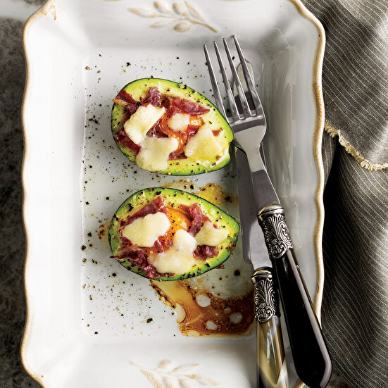 Fırında Pastırmalı Avokado