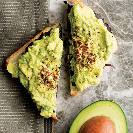 Avokadolu Ekmekler