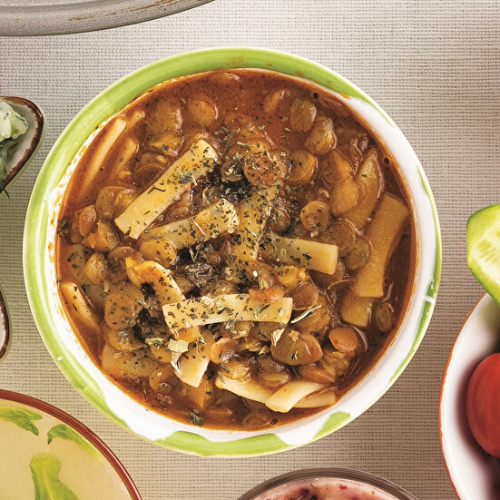 Yeşil Mercimekli Erişteli Çorba