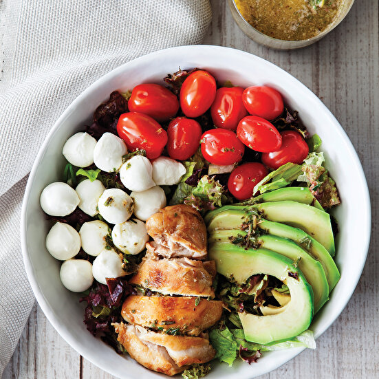 Avokadolu Tavuklu Salata