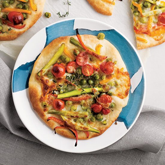 Bezelyeli ve Kuşkonmazlı Pizza