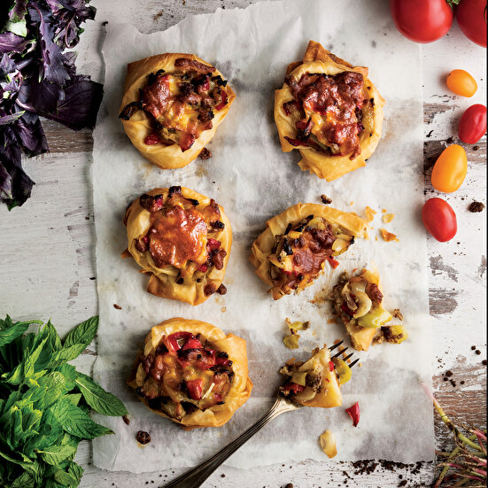 Kıymalı Üç Biberli Börek