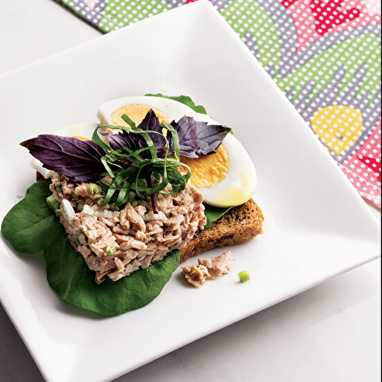 Ton Balıklı ve Yumurtalı Ekmek Üstü