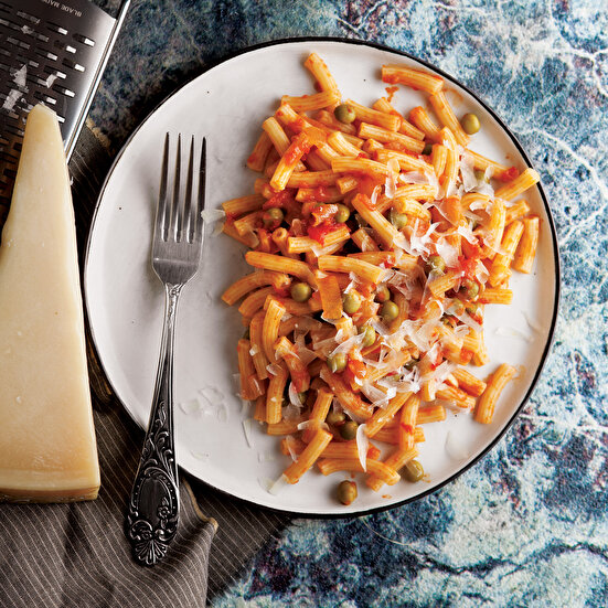Bezelyeli Parmesanlı Makarna