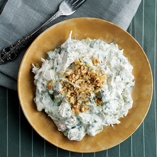 Tavuklu Enginarlı Yoğurtlu Salata