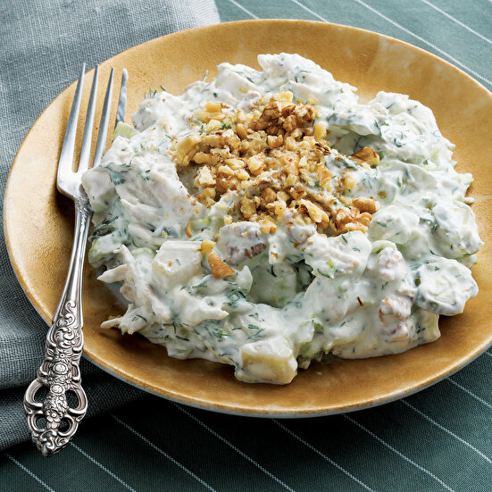 Tavuklu Enginarlı Yoğurtlu Salata