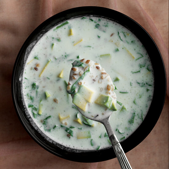 Avokadolu Soğuk Çorba