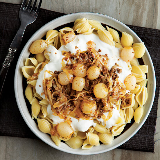 Lahana ve Kıymalı Midye Makarna