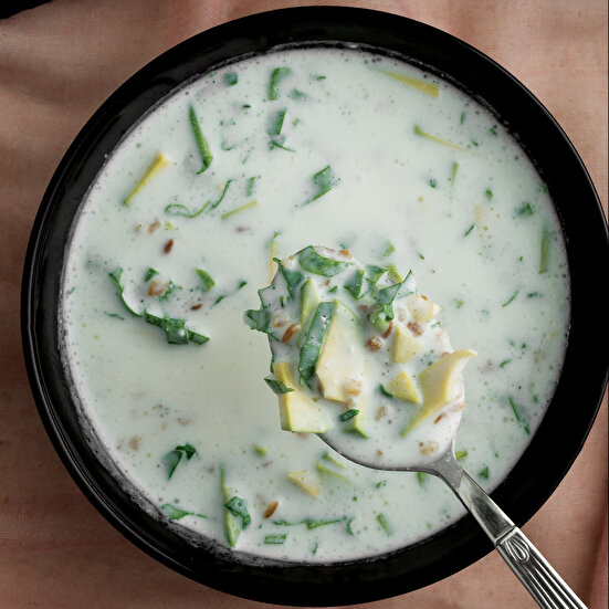 Avokadolu Soğuk Çorba