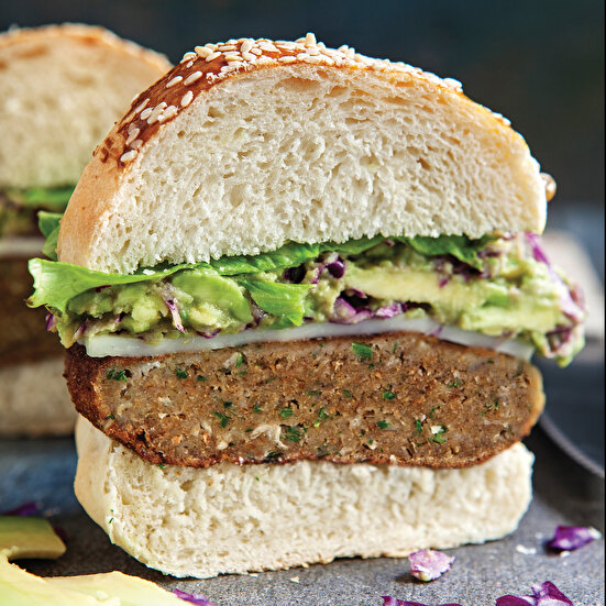 Tavuk Köfteli ve Avokado Püreli Burger