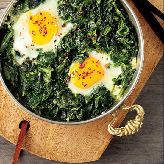 Baharatlı Ispanaklı Yumurta