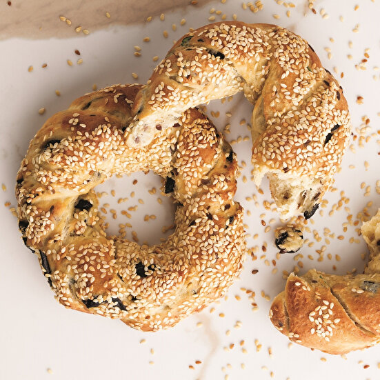 Sarımsaklı Zahterli Pastane Simidi