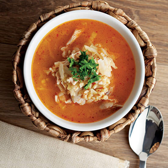 Tavuklu Bulgurlu Lahana Çorbası