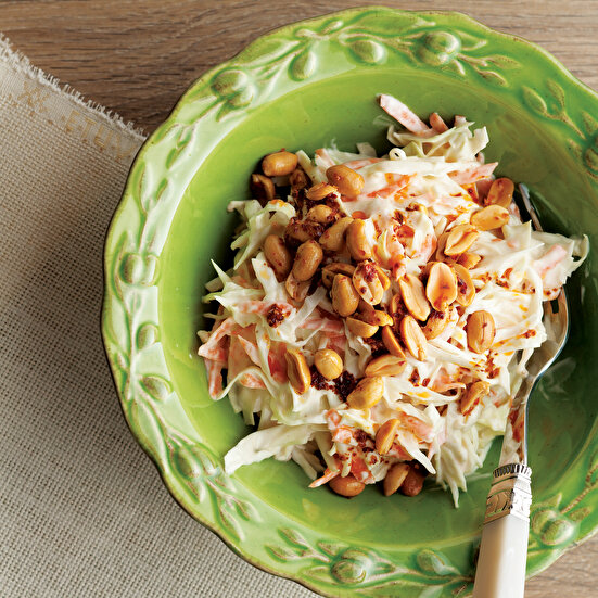 Yer Fıstıklı Lahana Salatası