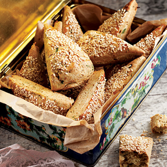 Taze Yeşillikli Susamlı Çörekler