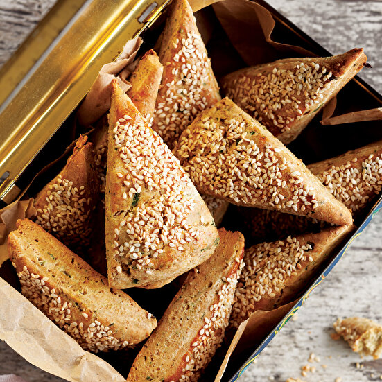 Taze Yeşillikli Susamlı Çörekler