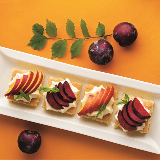 Erikli ve Nektarinli Pastacık