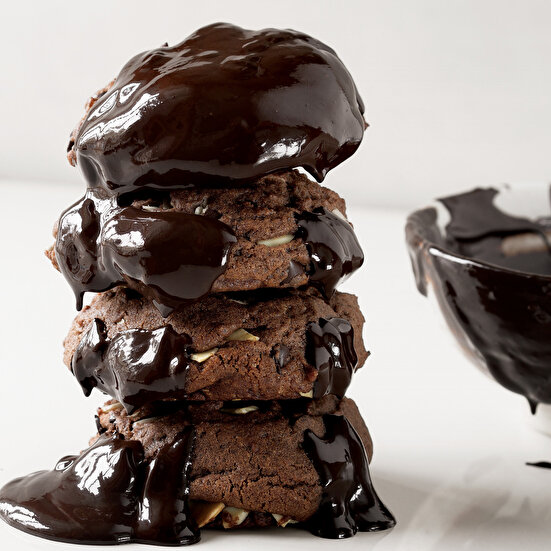 Çikolatalı Bademli Kurabiye