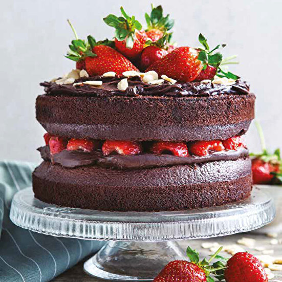 Muzlu ve Çilekli Çikolatalı Pasta