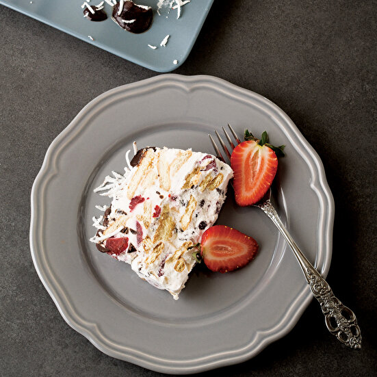 Beyaz Çikolatalı Çilekli Mozaik Pasta