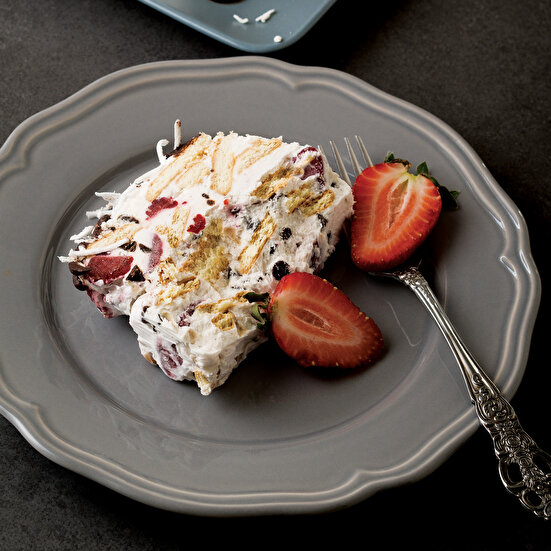 Beyaz Çikolatalı Çilekli Mozaik Pasta