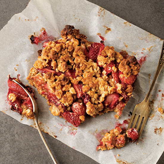 Yulaflı Çilekli Kaşık Tatlısı