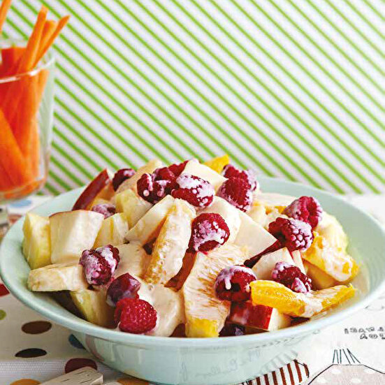 Beyaz Çikolata Soslu Meyve Salatası