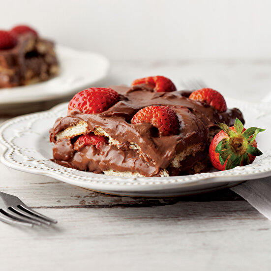 Çilekli Bisküvili Pasta