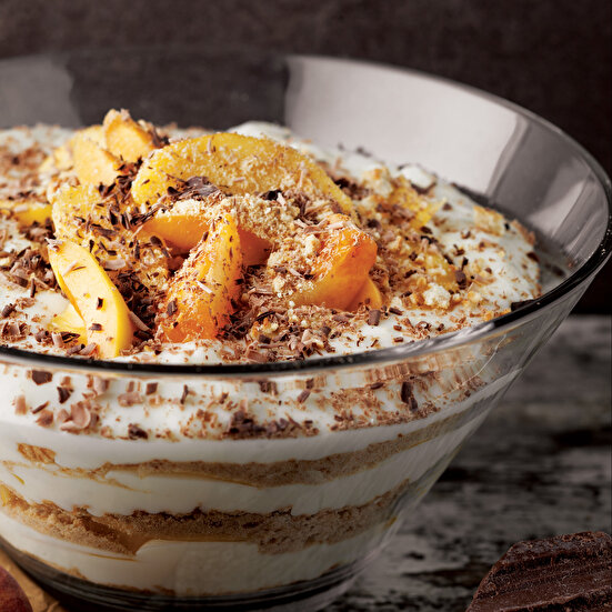 Kayısı ve Şeftalili Triffle