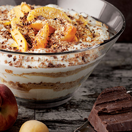 Kayısı ve Şeftalili Triffle