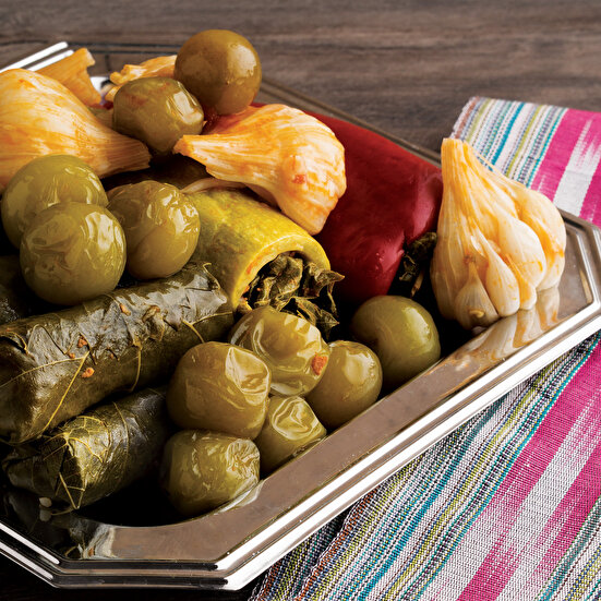 Erikli ve Taze Sarımsaklı Bahar Dolması