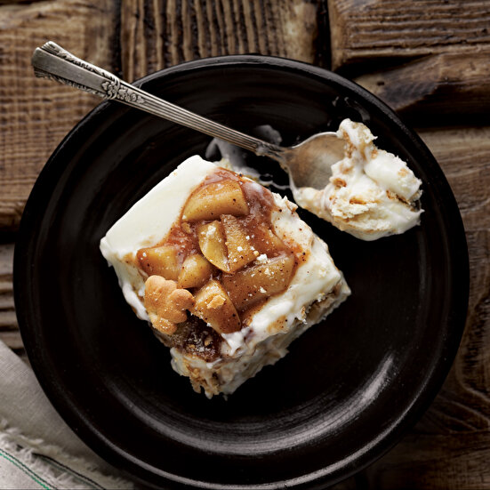 Karamelize Elmalı Bisküvili Pasta