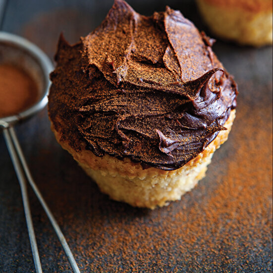 Bitter Ganajlı Beyaz Çikolatalı Muffin