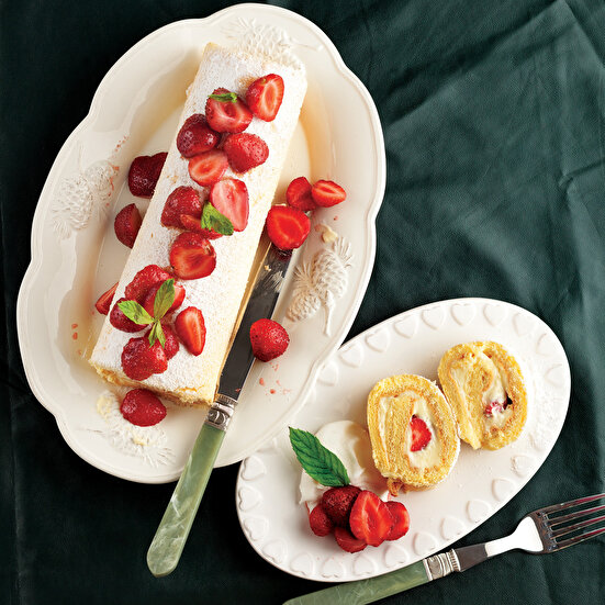 Beyaz Çikolatalı Çilekli Rulo