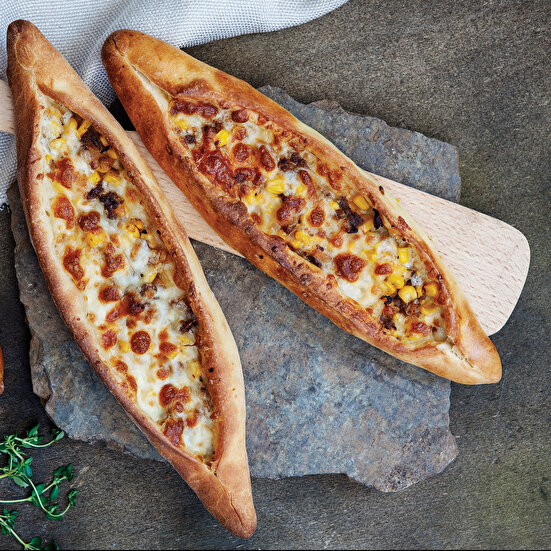 Kıymalı Mısırlı Pide