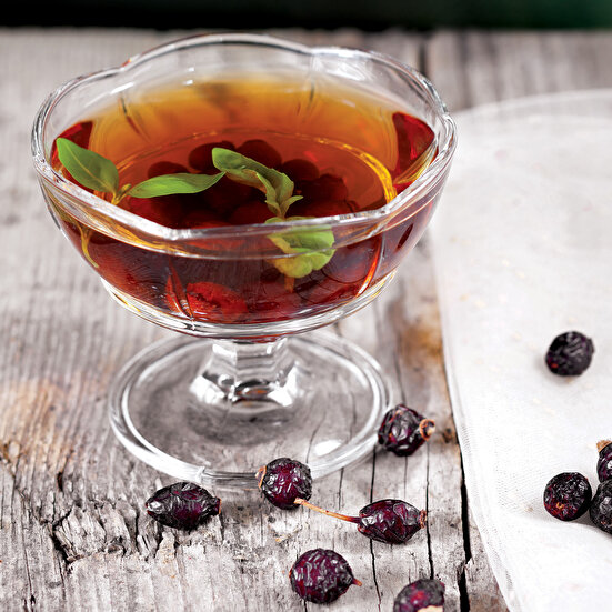 Fesleğenli Kuşburnu Şerbeti