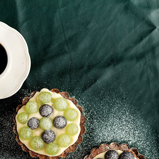 Tam Buğday Unlu Üzümlü Tart