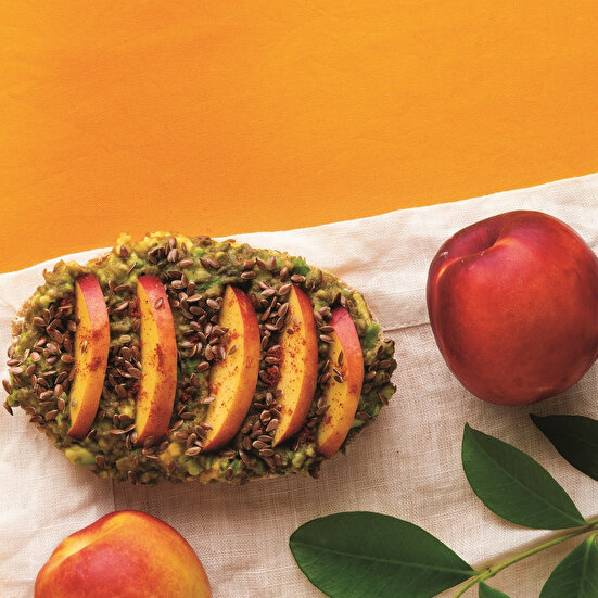 Avokado ve Nektarinli Ekmek Üstü