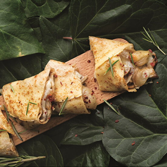 Karamelize Biberiyeli Soğanlı Krepler